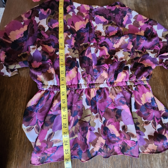 🏷SOFIA Floral V-Neck Blouse with Ruffle Sleeves - Picture 6 of 7